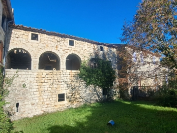 Vente à BERRIAS ET CASTELJAU